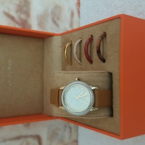Tory Burch Accessories - New Tory Burch Gigi Leather Watch Gift Set w/ Top Rings
